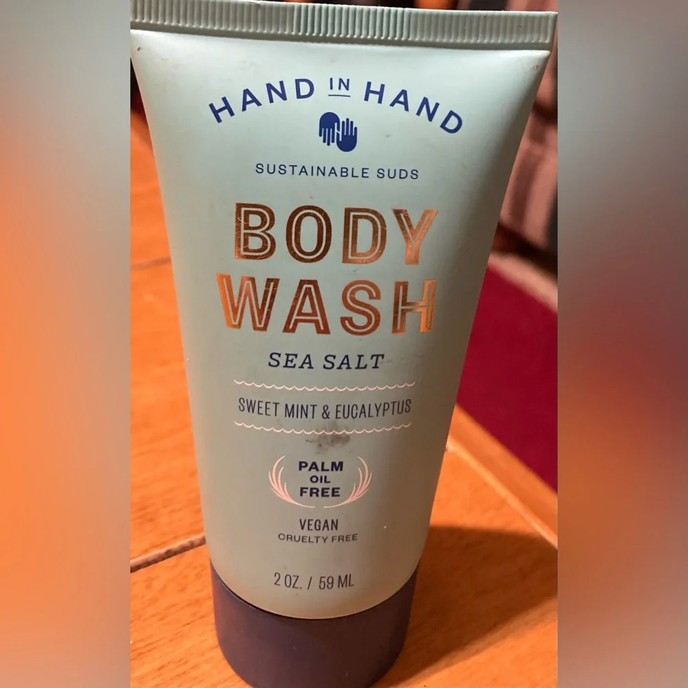 NWT Hand In Hand 2 oz Bottles Of Sugar Scrub and Body Wash